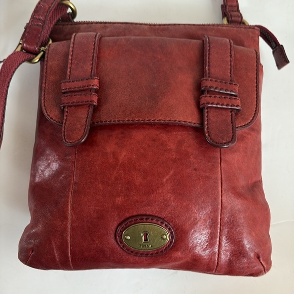 Fossil genuine reddish leather distressed crossbody purse zip close front pocket - Picture 2 of 16
